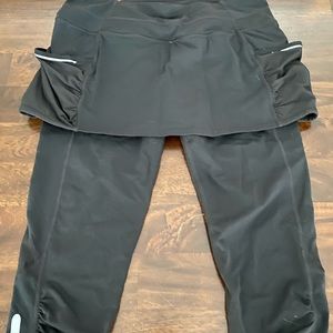 ATHLETA Women’s 2 in 1 Skirt Capri Leggings Tights Black Size Medium Athletic